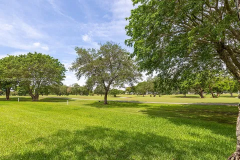 $279,000 | 300 Southwest 130th Terrace, Unit 110B, Pembroke Pines, FL 33027