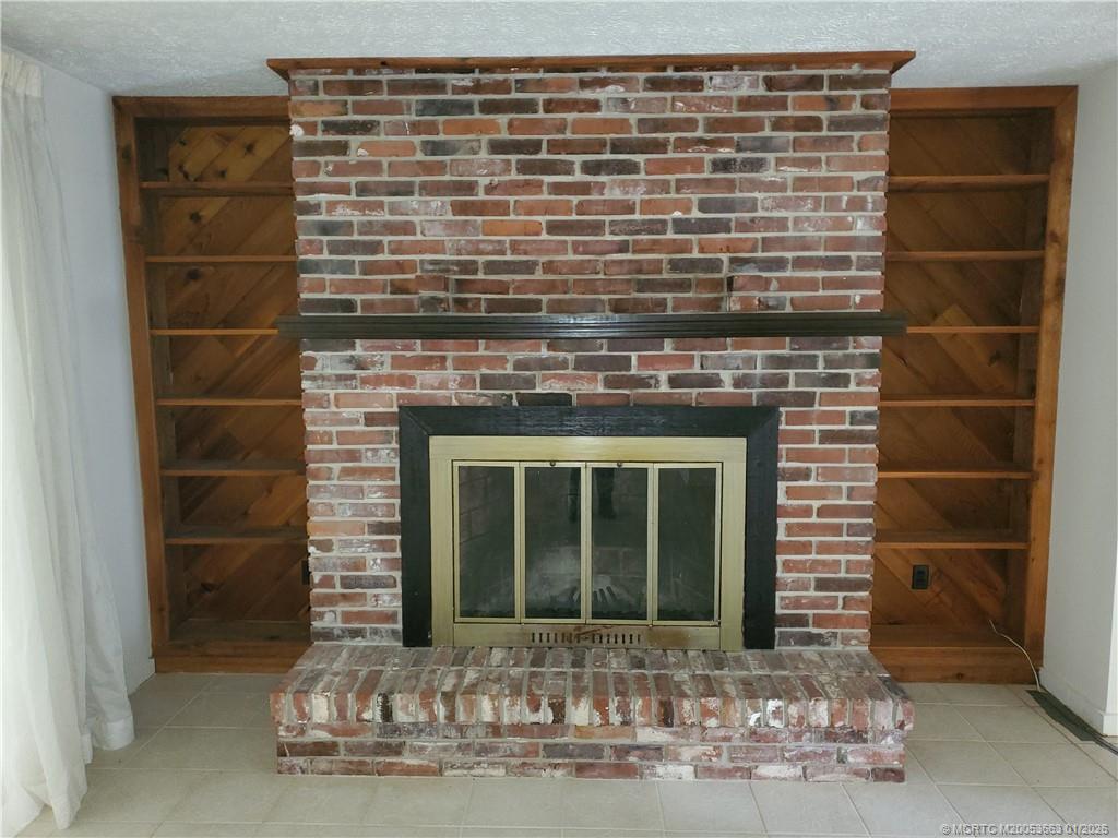 4 Miramar Road Stuart, FL 34996 - Photo 6 of 33 Fireplace up close