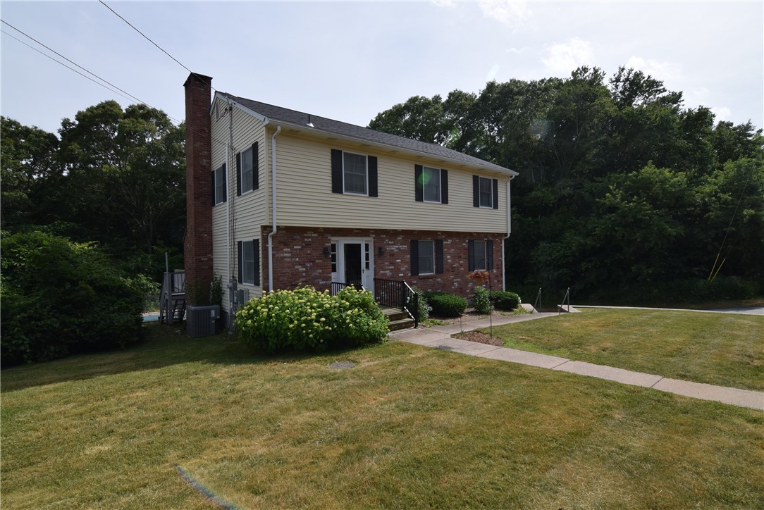 8 Pequot Avenue Westerly, RI 02891 - Photo 2 of 33