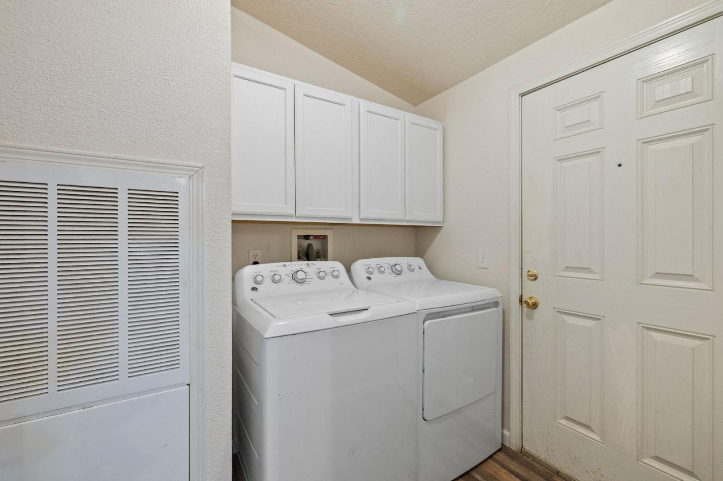 19307 Ferretti Road Groveland, CA 95321 - Photo 11 of 33 a utility room with dryer and washer