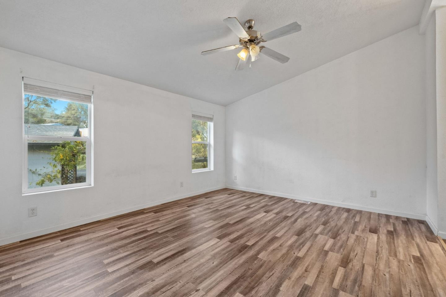 19307 Ferretti Road Groveland, CA 95321 - Photo 12 of 33 a view of empty room with wooden floor and fan