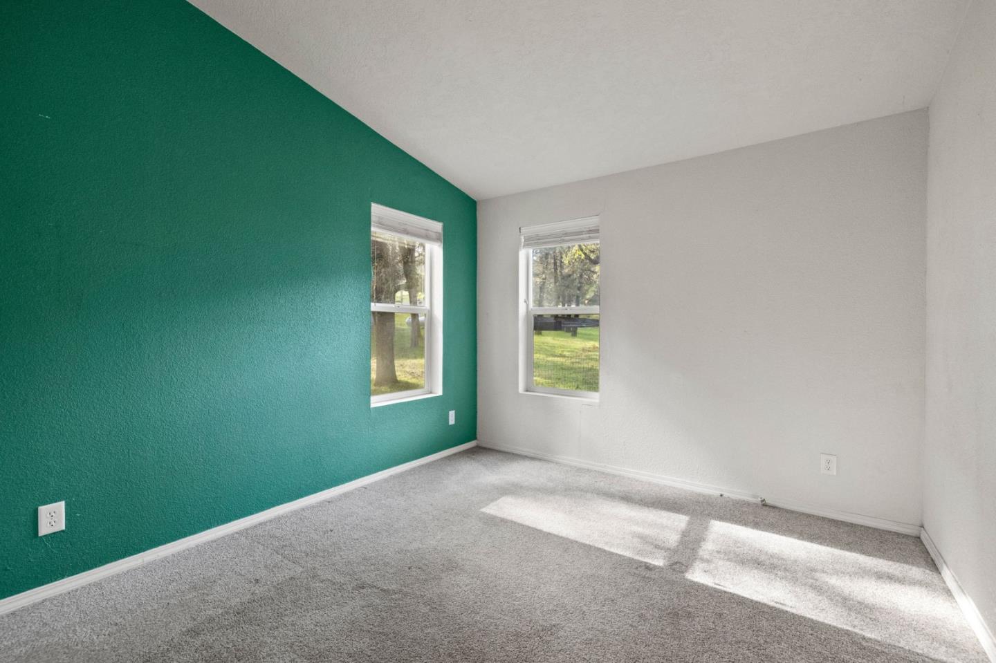 19307 Ferretti Road Groveland, CA 95321 - Photo 19 of 33 a view of room with window and closet
