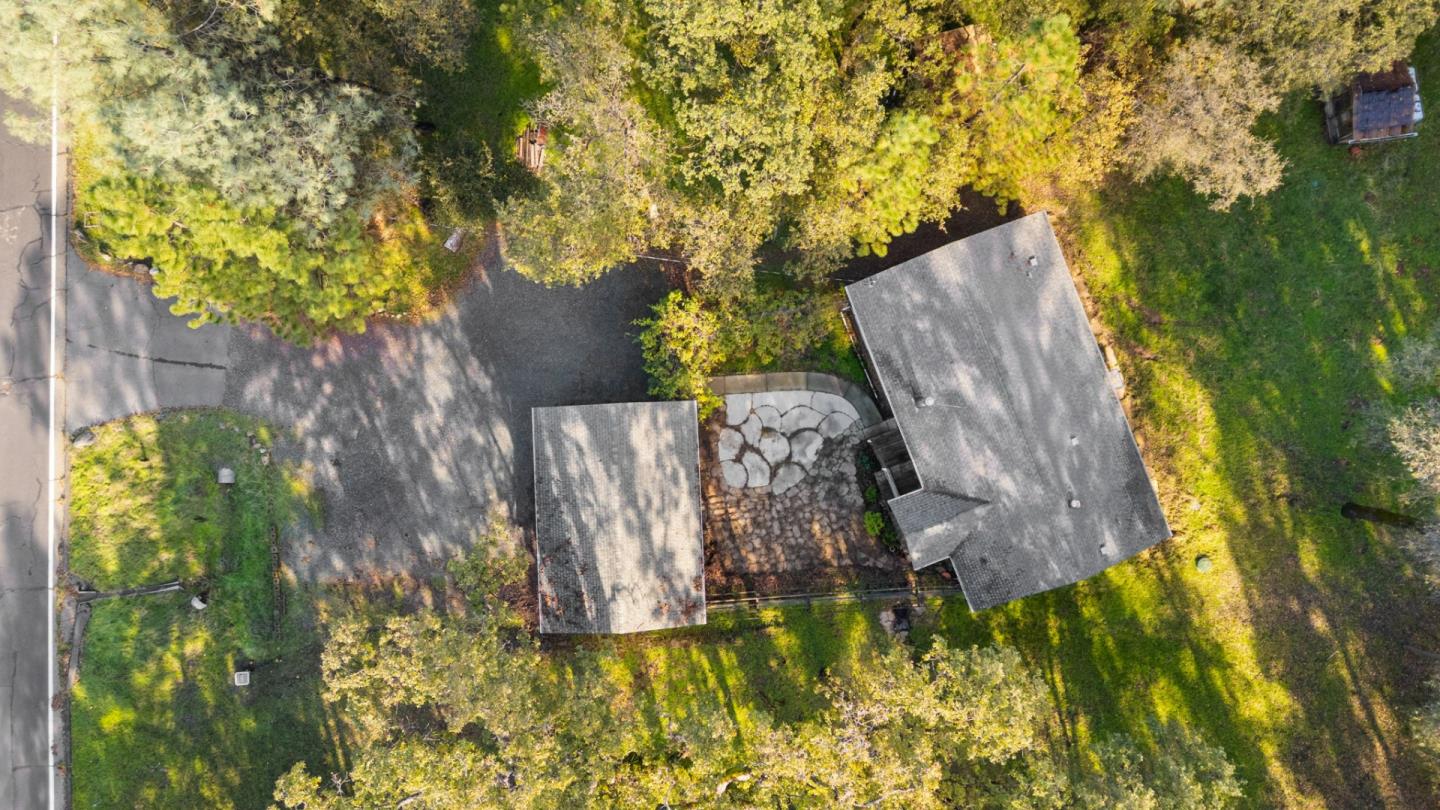 19307 Ferretti Road Groveland, CA 95321 - Photo 21 of 33 a view of a yard