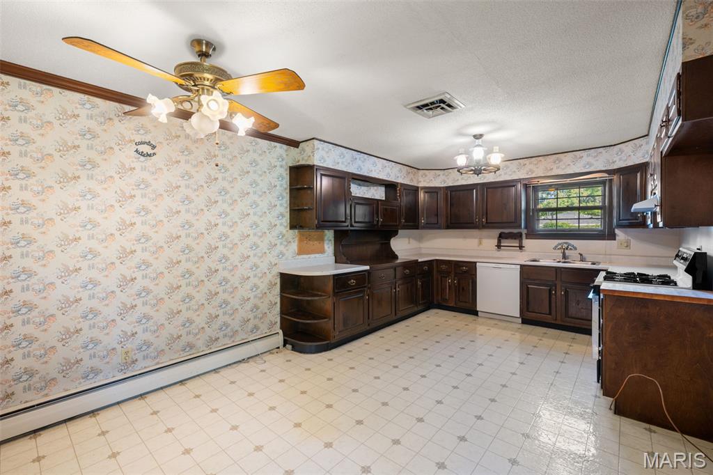 219 Barker Lane Ballwin, MO 63021 - Photo 13 of 56