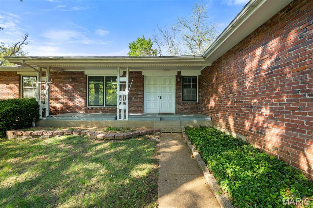 219 Barker Lane Ballwin, MO 63021 - Photo 3 of 56