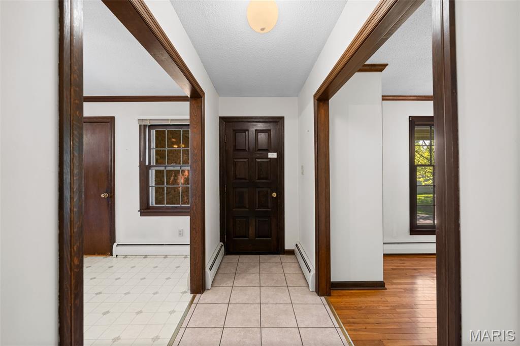 219 Barker Lane Ballwin, MO 63021 - Photo 4 of 56