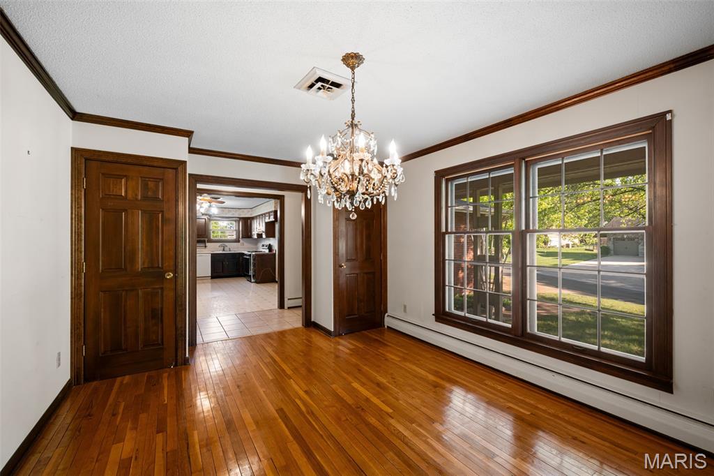 219 Barker Lane Ballwin, MO 63021 - Photo 6 of 56