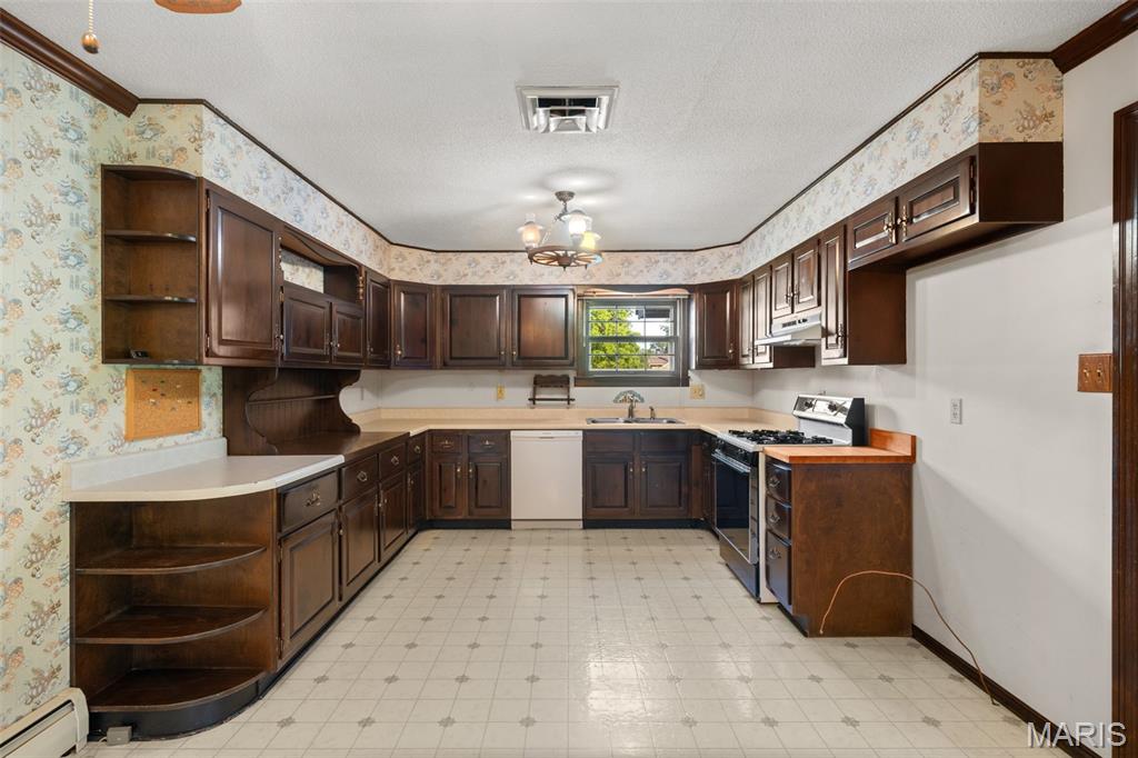 219 Barker Lane Ballwin, MO 63021 - Photo 7 of 56
