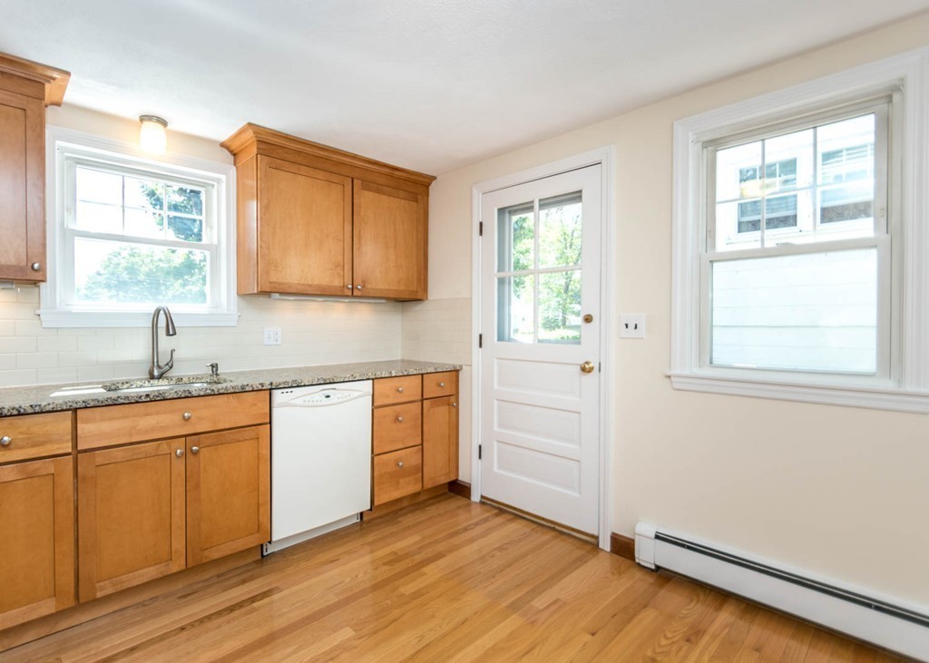 52 Hawthorne Road Waltham, MA 02451 - Photo 6 of 29 Gallery Image 6