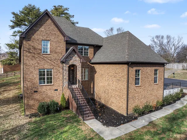 $800,000 | 101 Bledsoe Drive, Hendersonville, TN 37075