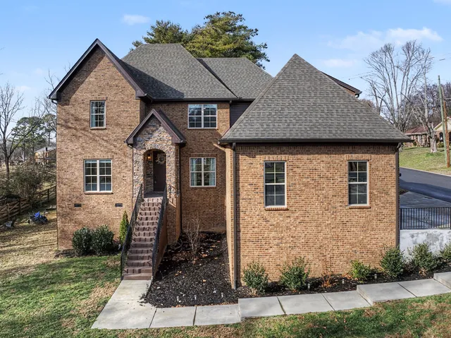 $800,000 | 101 Bledsoe Drive, Hendersonville, TN 37075
