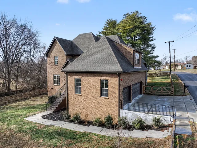 $800,000 | 101 Bledsoe Drive, Hendersonville, TN 37075
