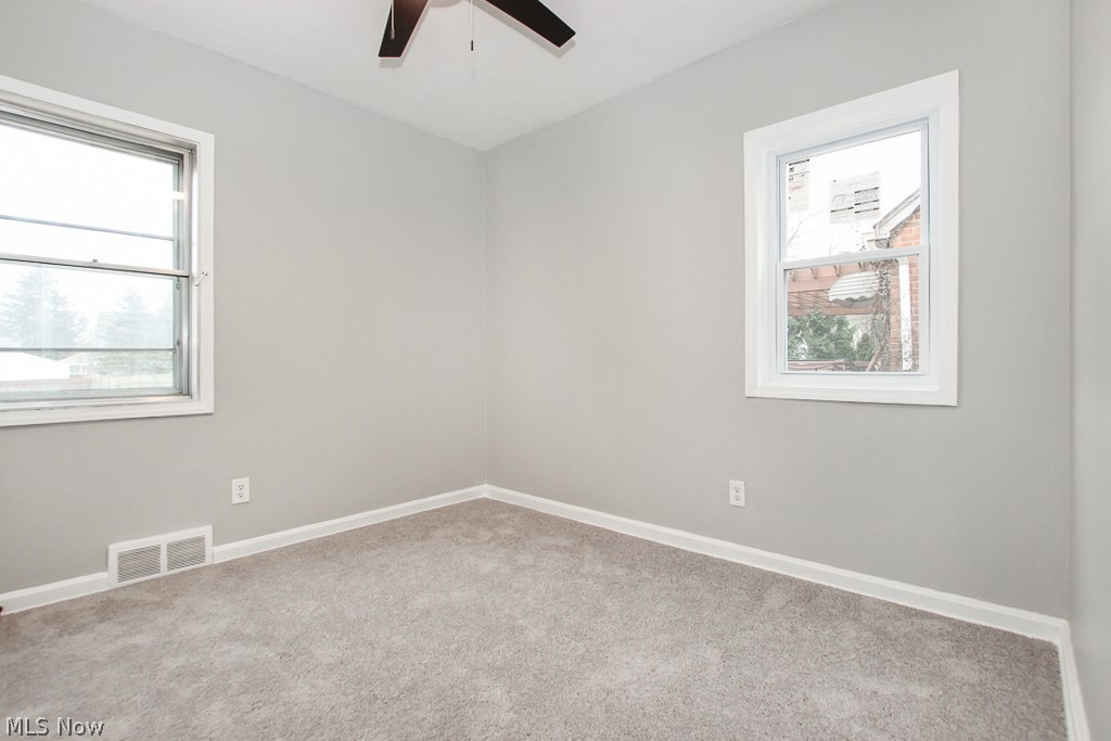 1279 Sunset Road Cleveland, OH 44124 - Photo 14 of 35