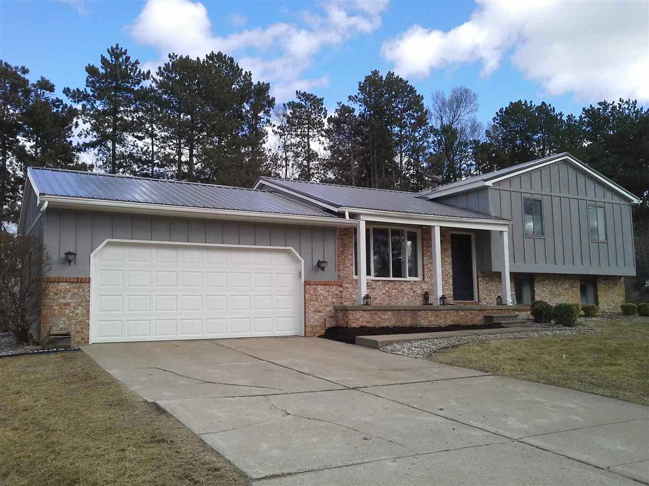829 Alpine Trail Fenton, MI 48430 - Photo 1 of 30 31373985.JPG
