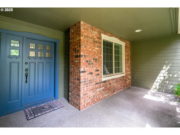$900,000 | 2053 Lakeview Drive, Eugene, OR 97408