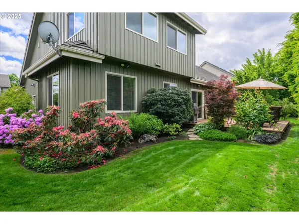 $900,000 | 2053 Lakeview Drive, Eugene, OR 97408
