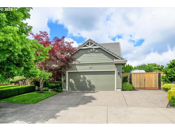 $900,000 | 2053 Lakeview Drive, Eugene, OR 97408
