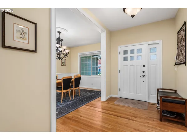 $900,000 | 2053 Lakeview Drive, Eugene, OR 97408