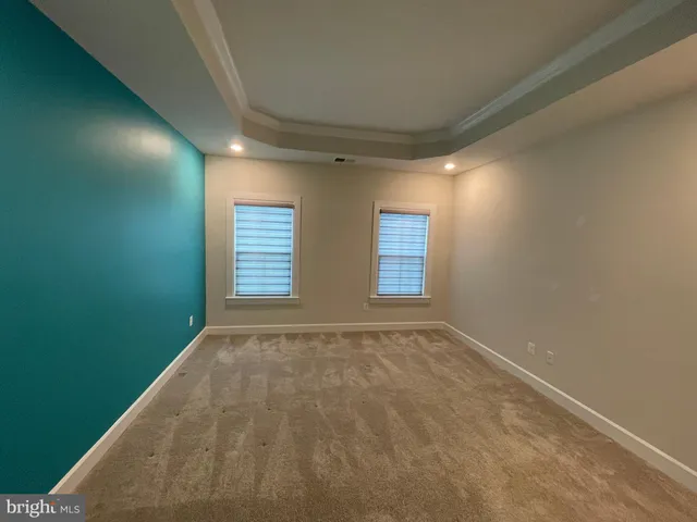 a view of a big room with closet