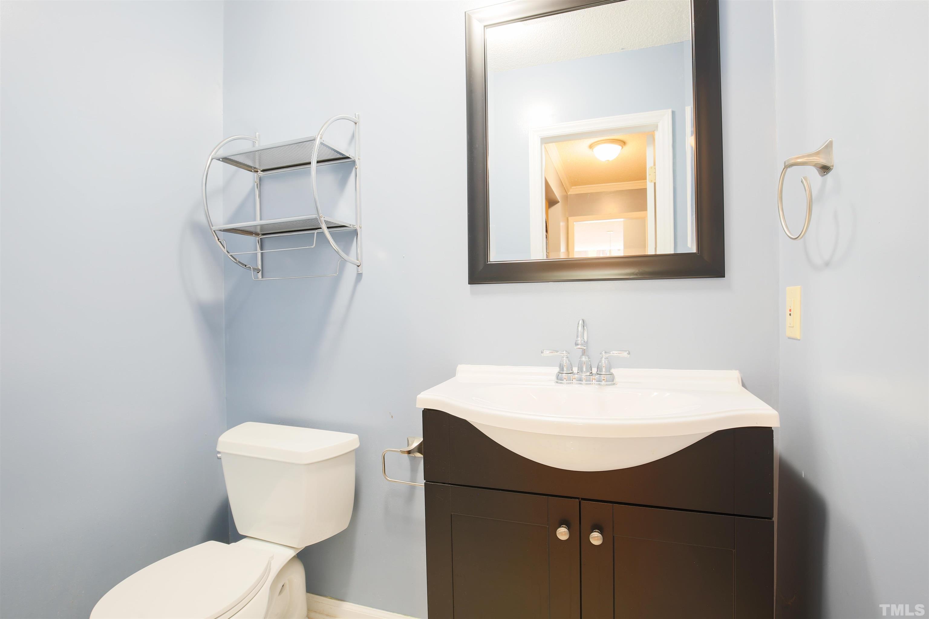 115 Kingsmill Road Cary, NC 27511 - Photo 16 of 19 a bathroom with a sink toilet and mirror
