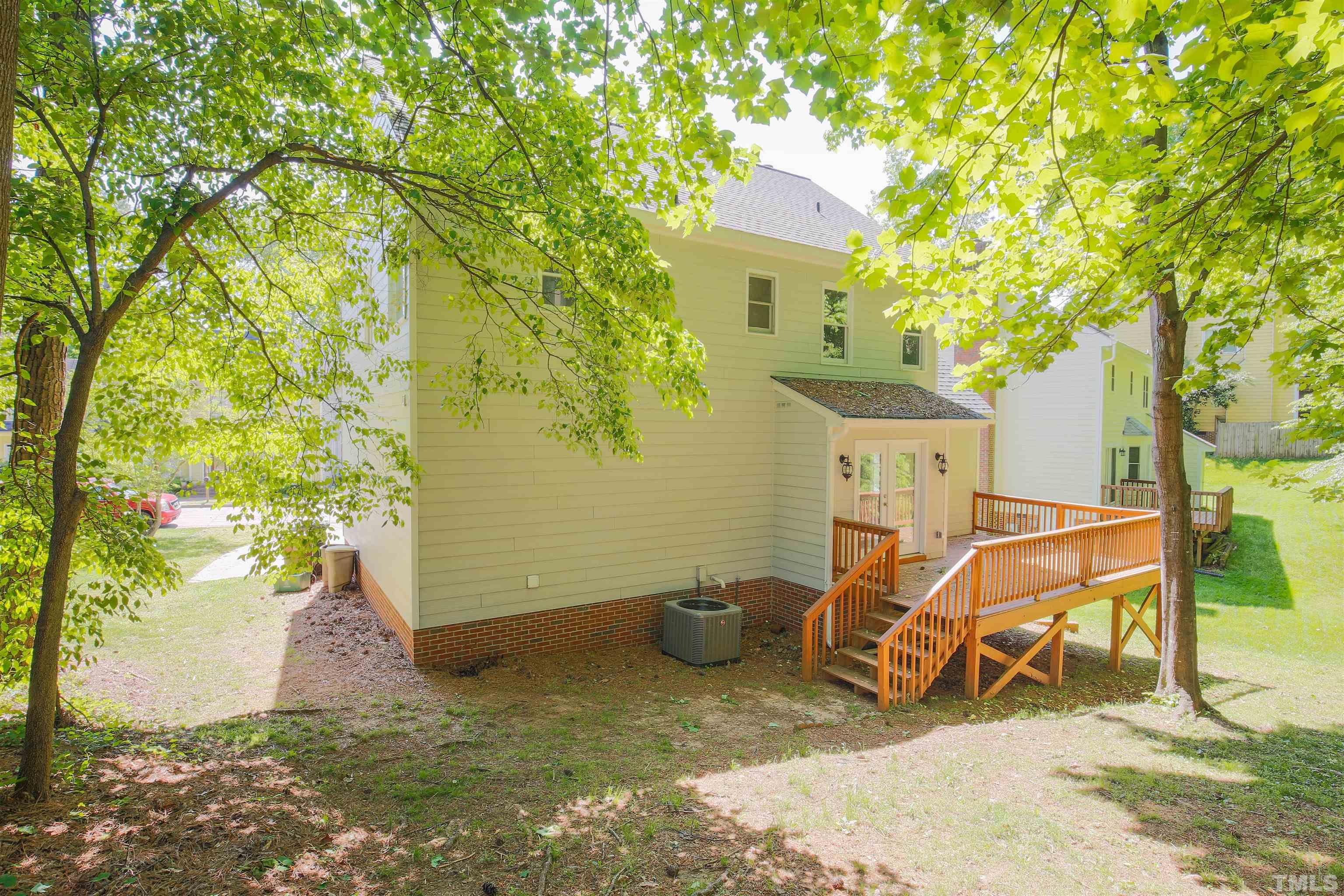 115 Kingsmill Road Cary, NC 27511 - Photo 18 of 19 a view of a patio with table and chairs and potted plants