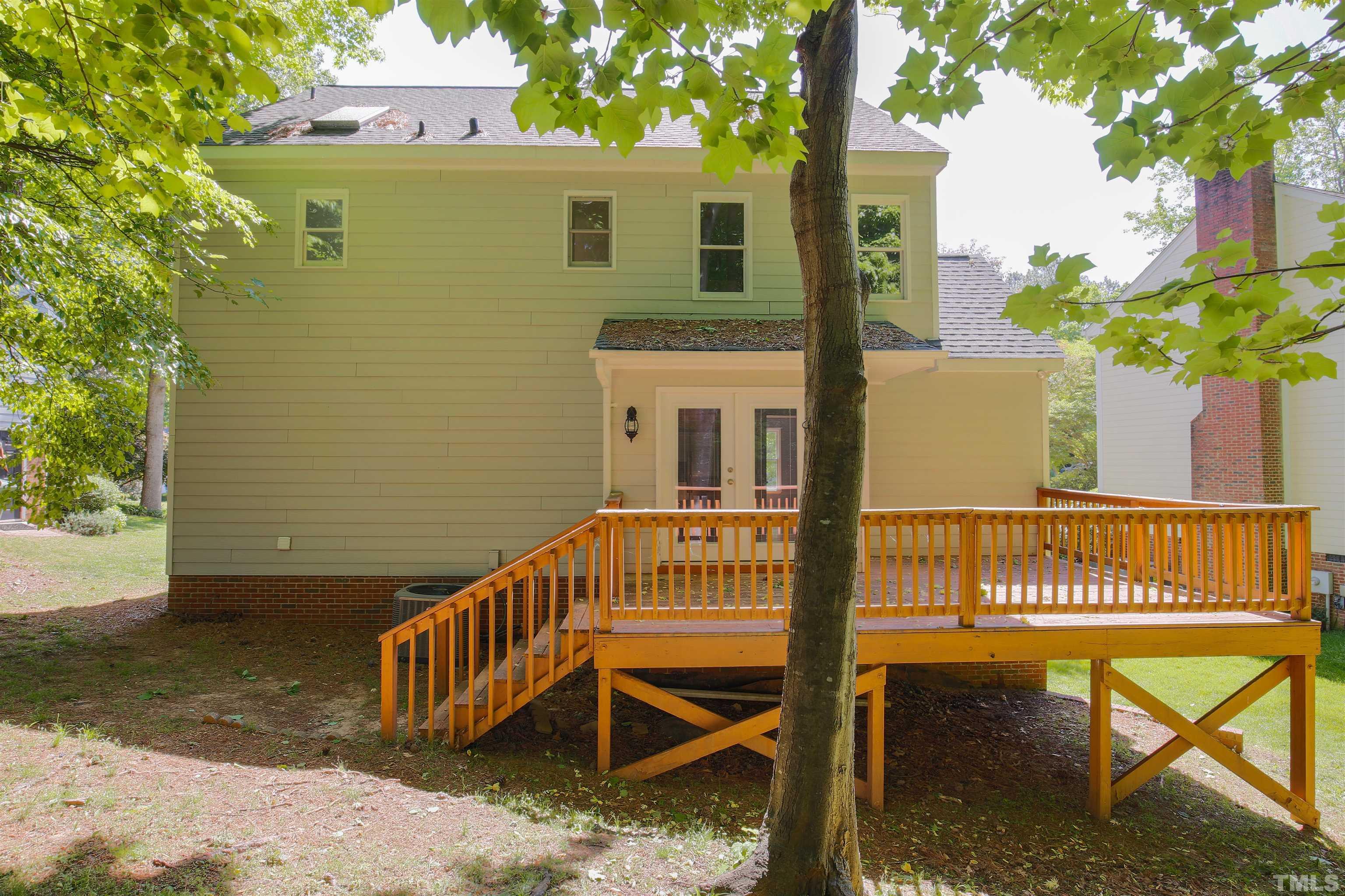 115 Kingsmill Road Cary, NC 27511 - Photo 7 of 19 a view of a house with backyard and sitting area