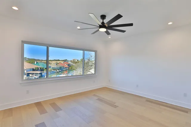 a view of empty room with window