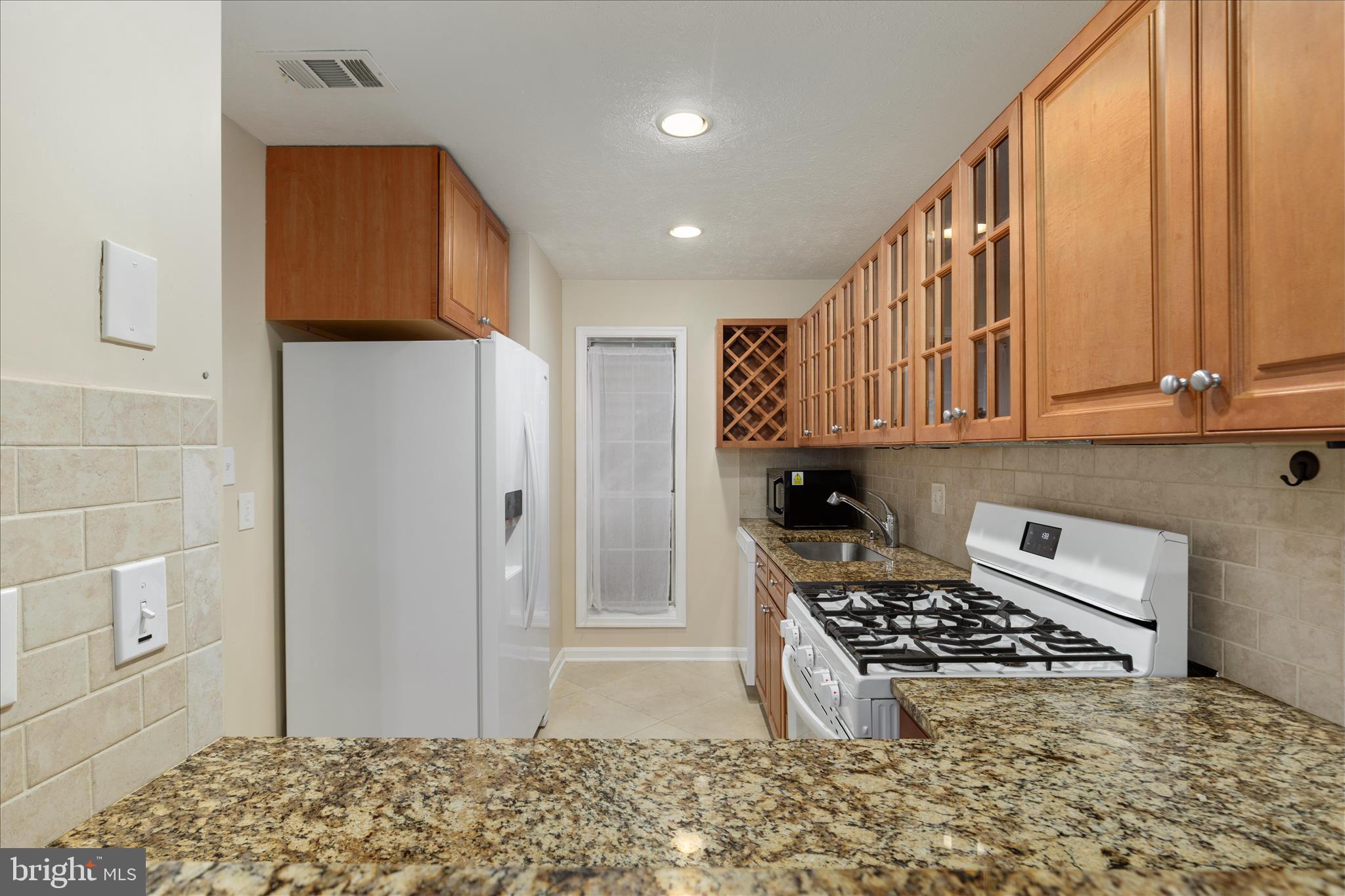 10110 Oakton Terrace Road, Unit 10110 Oakton, VA 22124 - Photo 8 of 27