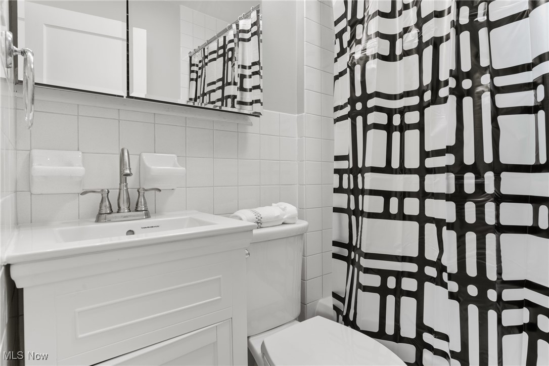 36725 Pettibone Road Solon, OH 44139 - Photo 10 of 44 Tub/Shower combination