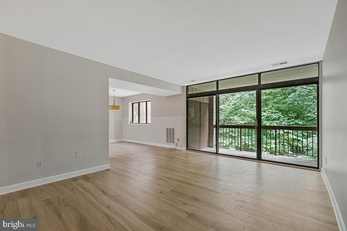 1663 Parkcrest Circle, Unit 200 Reston, VA 20190 - Photo 7 of 30