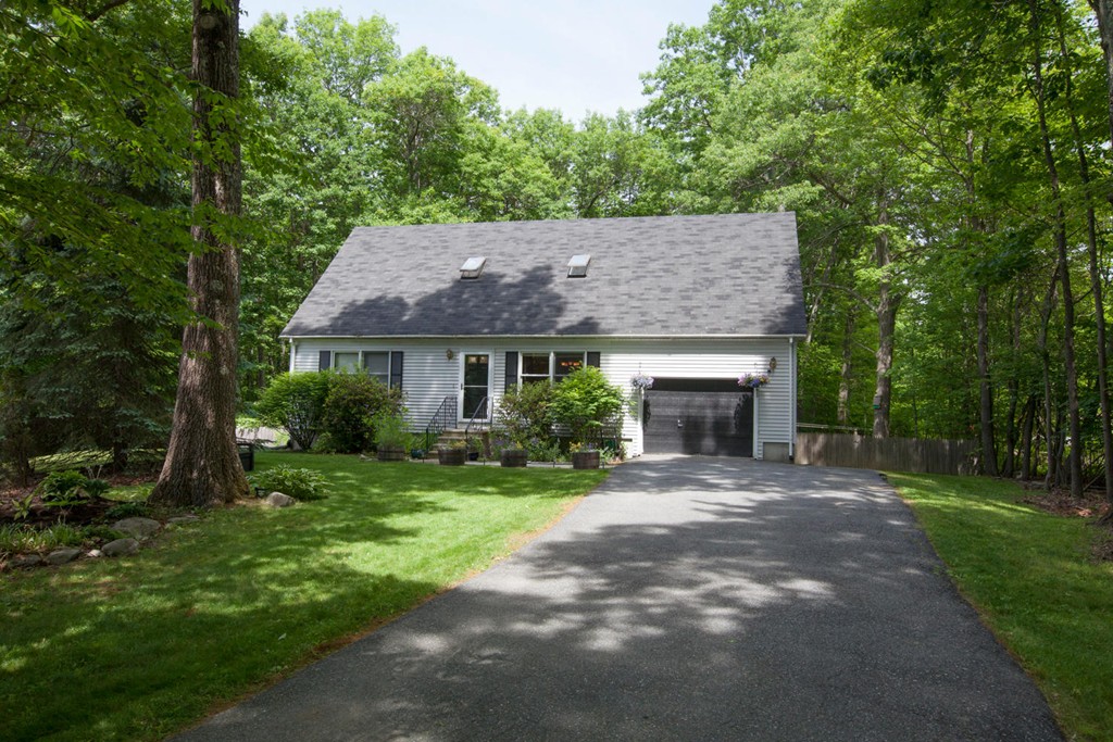 70 Barrows Road Worcester, MA 01609 - Photo 2 of 29 Gallery Image 2