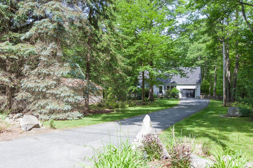70 Barrows Road Worcester, MA 01609 - Photo 3 of 29 Gallery Image 3