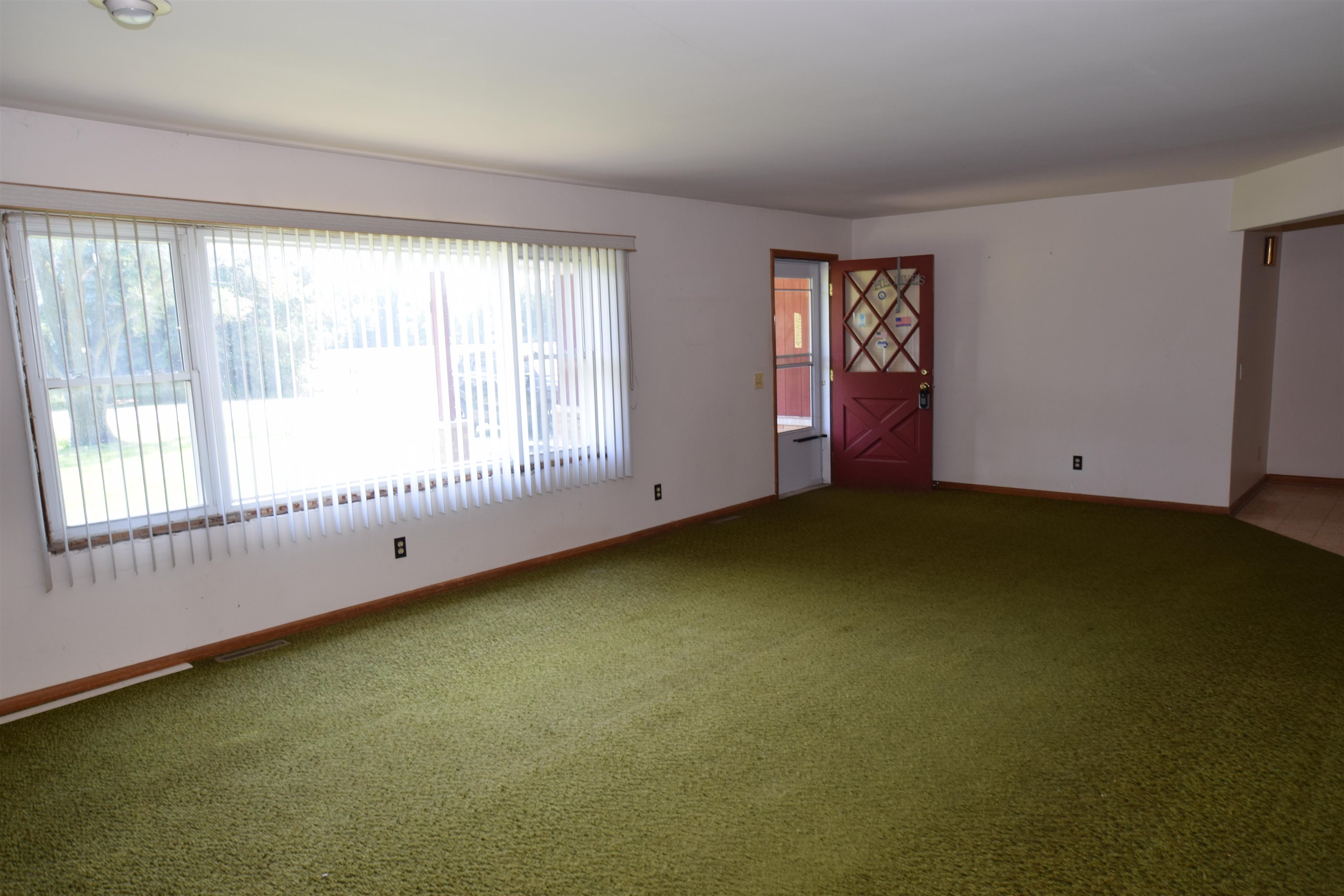 4879 East River Road Freeland, MI 48623 - Photo 3 of 30