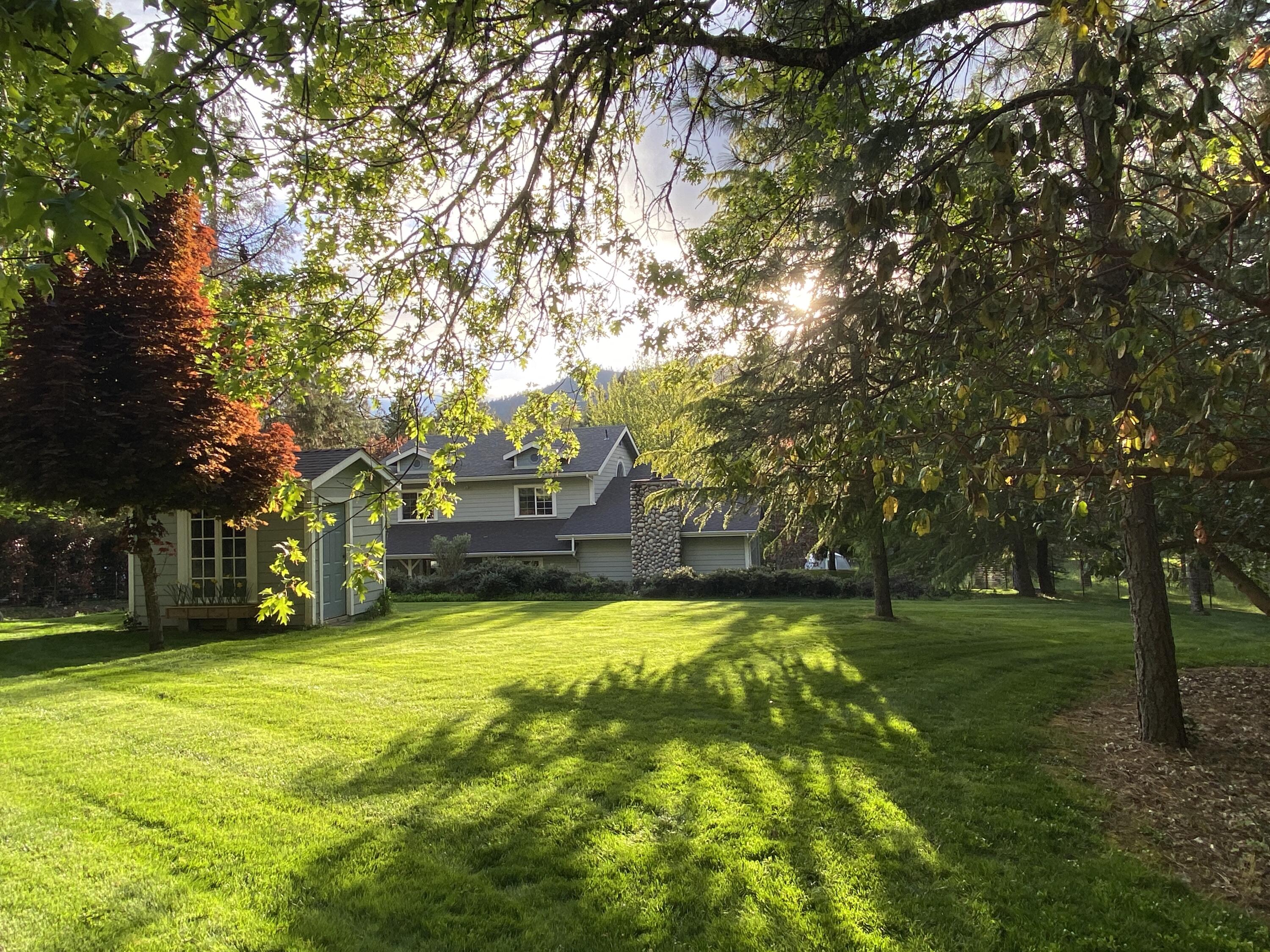 916 Ferry Road Grants Pass, OR 97526 - Photo 7 of 64 Manicured lawns invite you to enjoy your own piece of paradise. Photo cred LKD