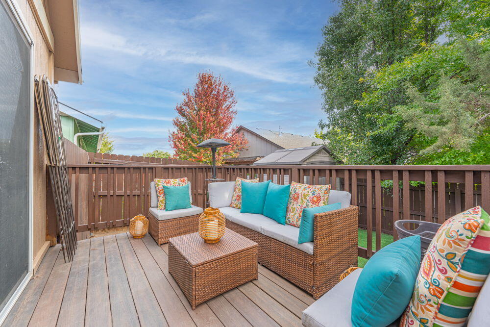 308 Northwest Antler Loop Redmond, OR 97756 - Photo 22 of 29 9-web-or-mls-Riley_Visuals-9