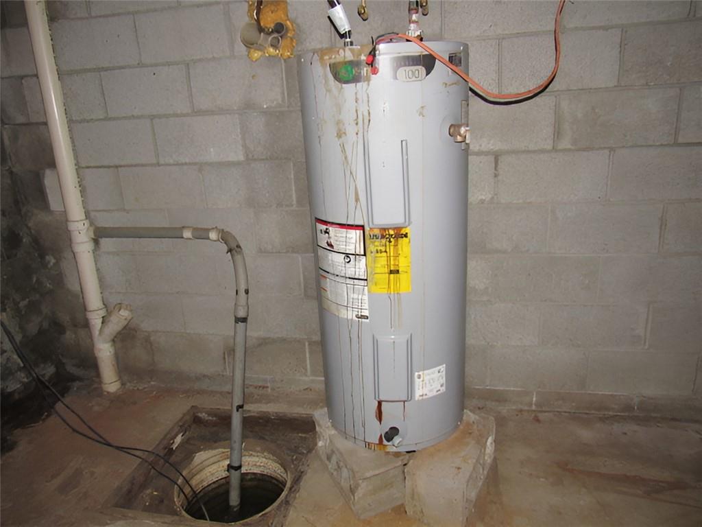 19 Washington Street Robinson, PA 15949 - Photo 20 of 21 a bathroom with a shower