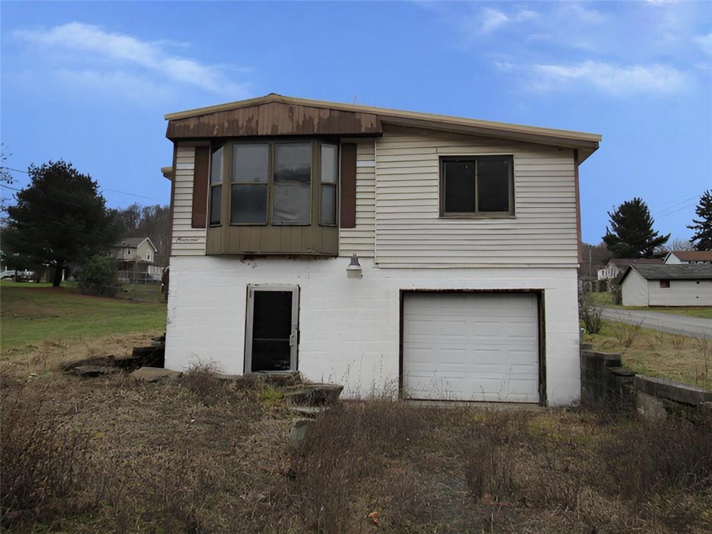 19 Washington Street Robinson, PA 15949 - Photo 3 of 21 a front view of a house with a yard