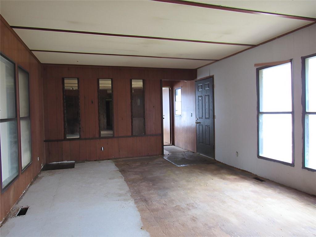 19 Washington Street Robinson, PA 15949 - Photo 10 of 21 an empty room with windows