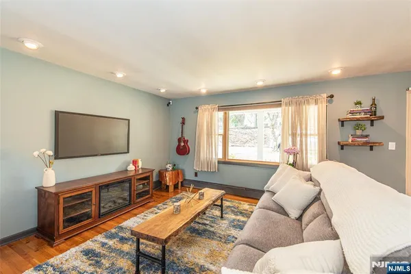 $799,000 | 104 Lionshead Drive West, Wayne, NJ 07470