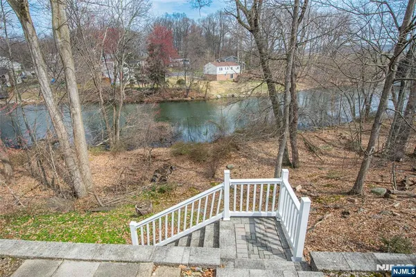 $799,000 | 104 Lionshead Drive West, Wayne, NJ 07470