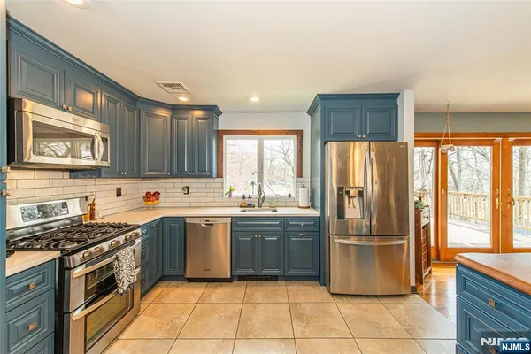 $799,000 | 104 Lionshead Drive West, Wayne, NJ 07470