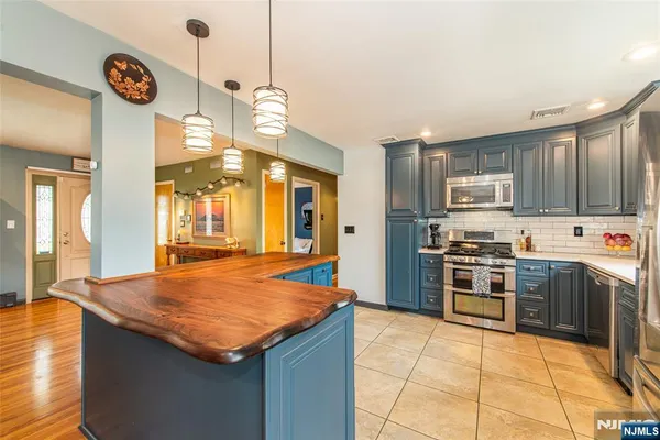 $799,000 | 104 Lionshead Drive West, Wayne, NJ 07470