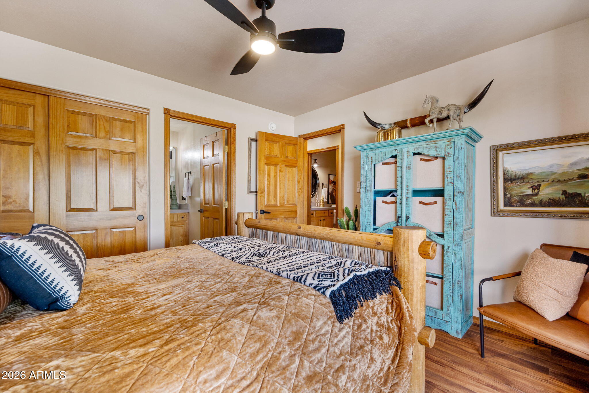 2332 Buffalo Loop Overgaard, AZ 85933 - Photo 13 of 35 Primary with ensuite