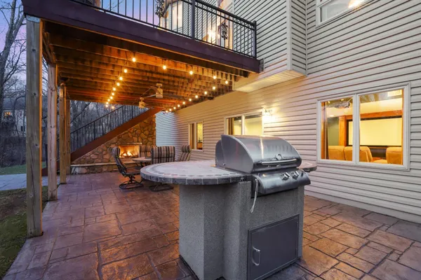 $750,000 | 4561 Oak Pond Road, Eagan, MN 55123