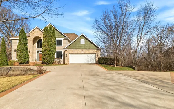 $750,000 | 4561 Oak Pond Road, Eagan, MN 55123