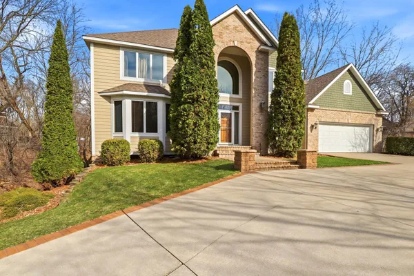 $750,000 | 4561 Oak Pond Road, Eagan, MN 55123