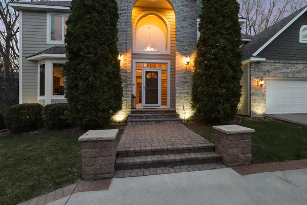 $750,000 | 4561 Oak Pond Road, Eagan, MN 55123