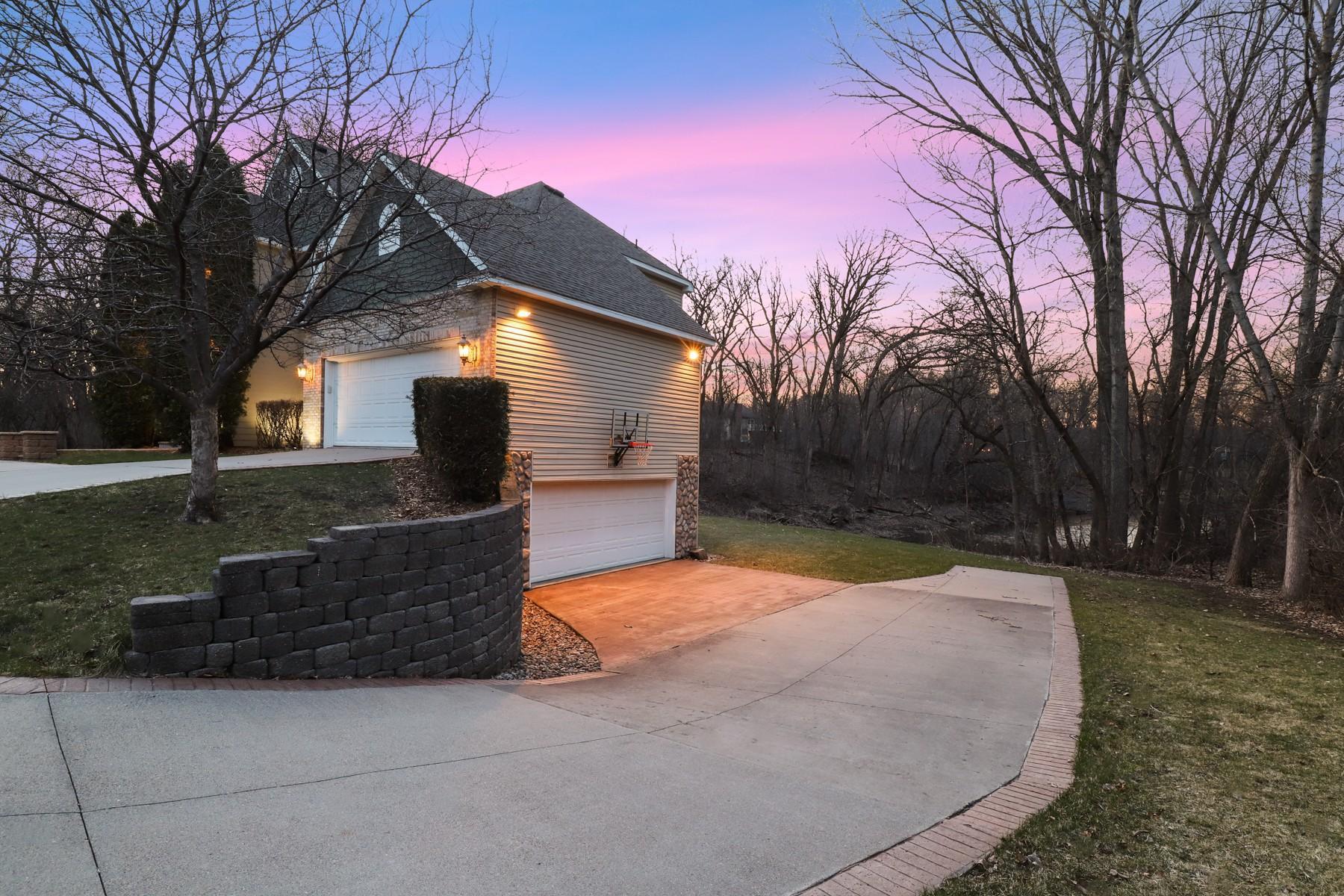 4561 Oak Pond Road Eagan, MN 55123 - Photo 7 of 85