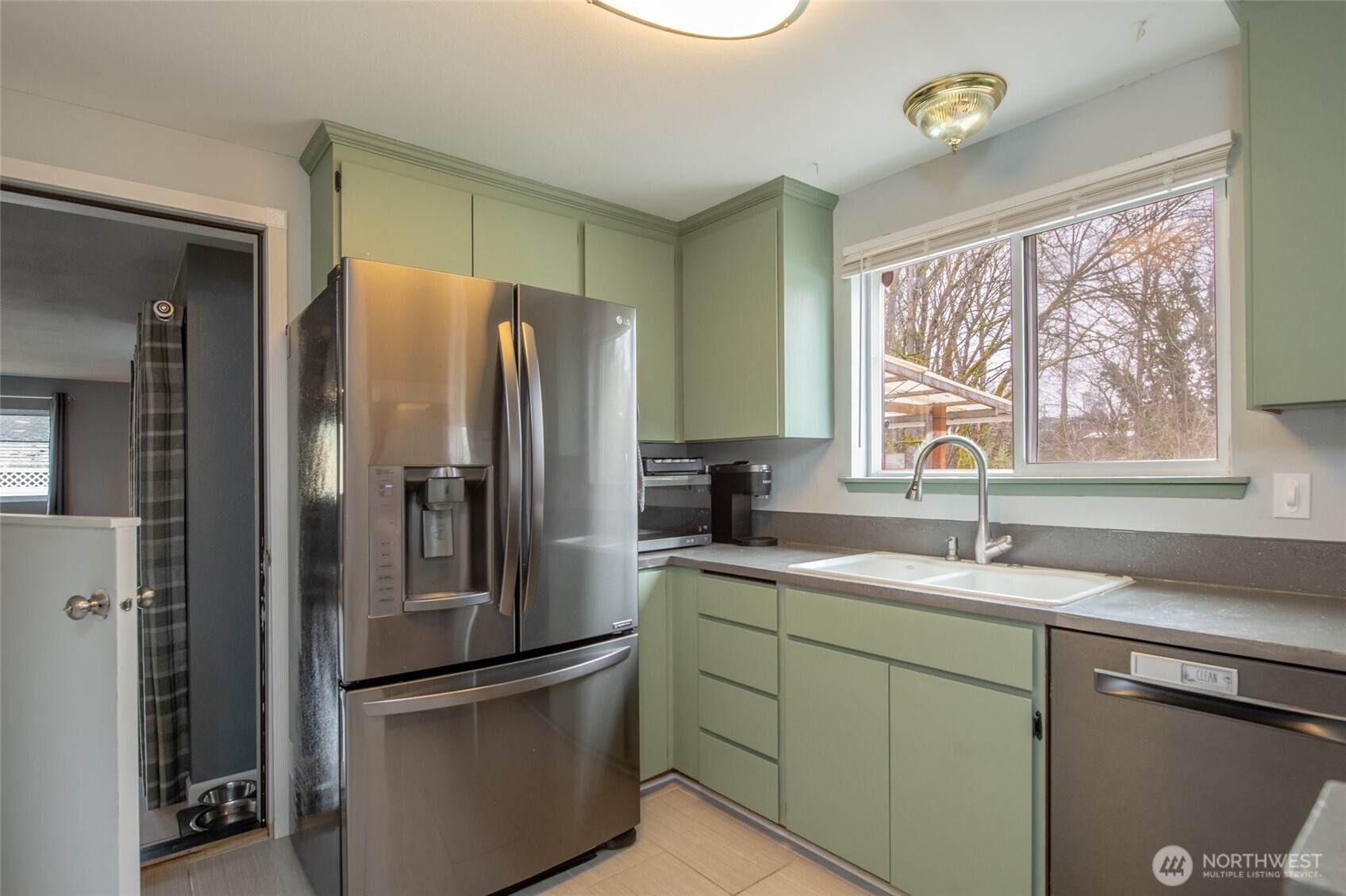 4348 East E Street Tacoma, WA 98404 - Photo 10 of 39