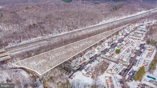 a view of a back yard